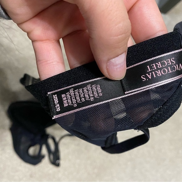 Victoria’s Secret High Neck Unlined Bra NWOT - Picture 4 of 6